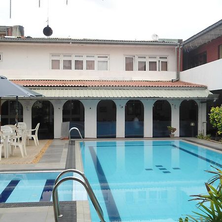 Ranveli Beach Hotel Dehiwala-Mount Lavinia Exterior foto