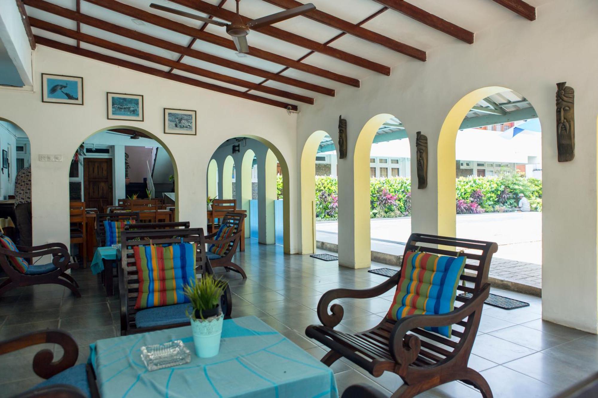 Ranveli Beach Hotel Dehiwala-Mount Lavinia Exterior foto