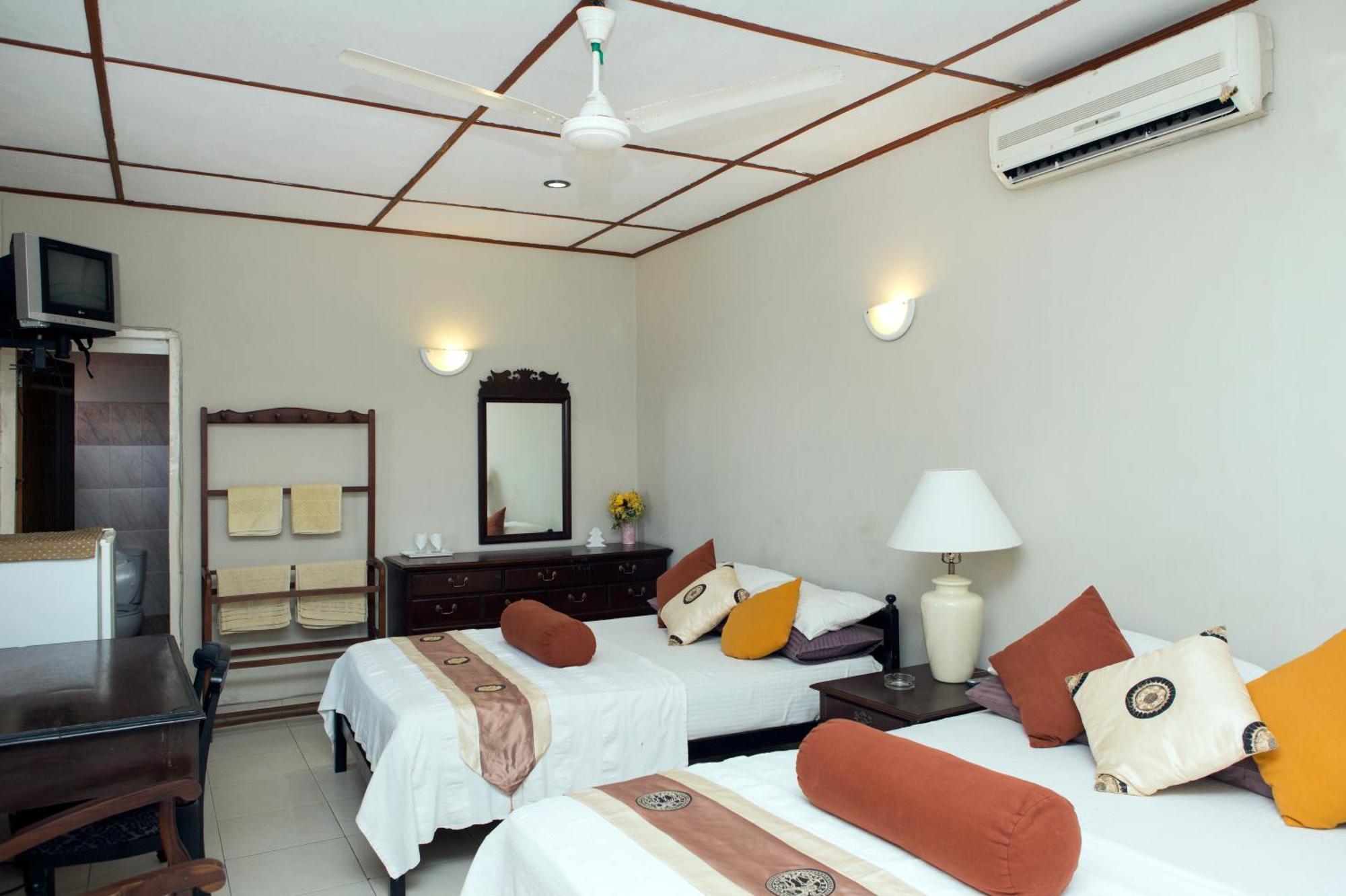 Ranveli Beach Hotel Dehiwala-Mount Lavinia Exterior foto