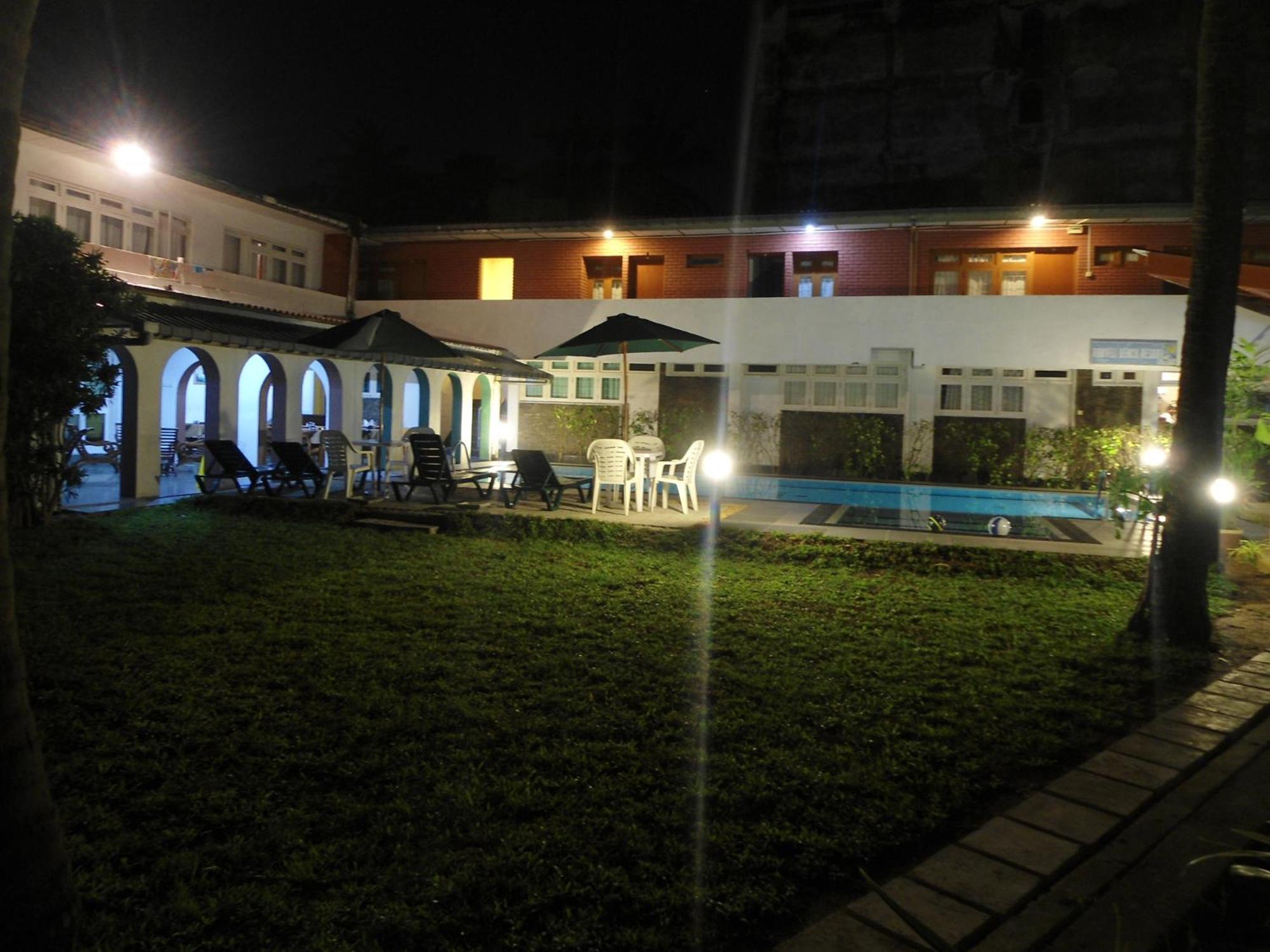 Ranveli Beach Hotel Dehiwala-Mount Lavinia Exterior foto