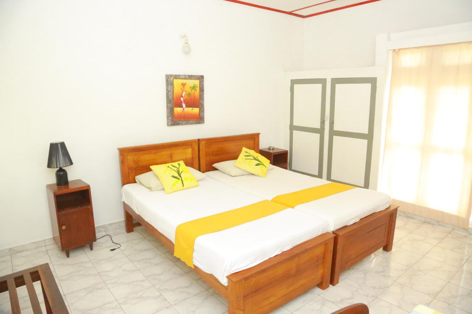 Ranveli Beach Hotel Dehiwala-Mount Lavinia Exterior foto
