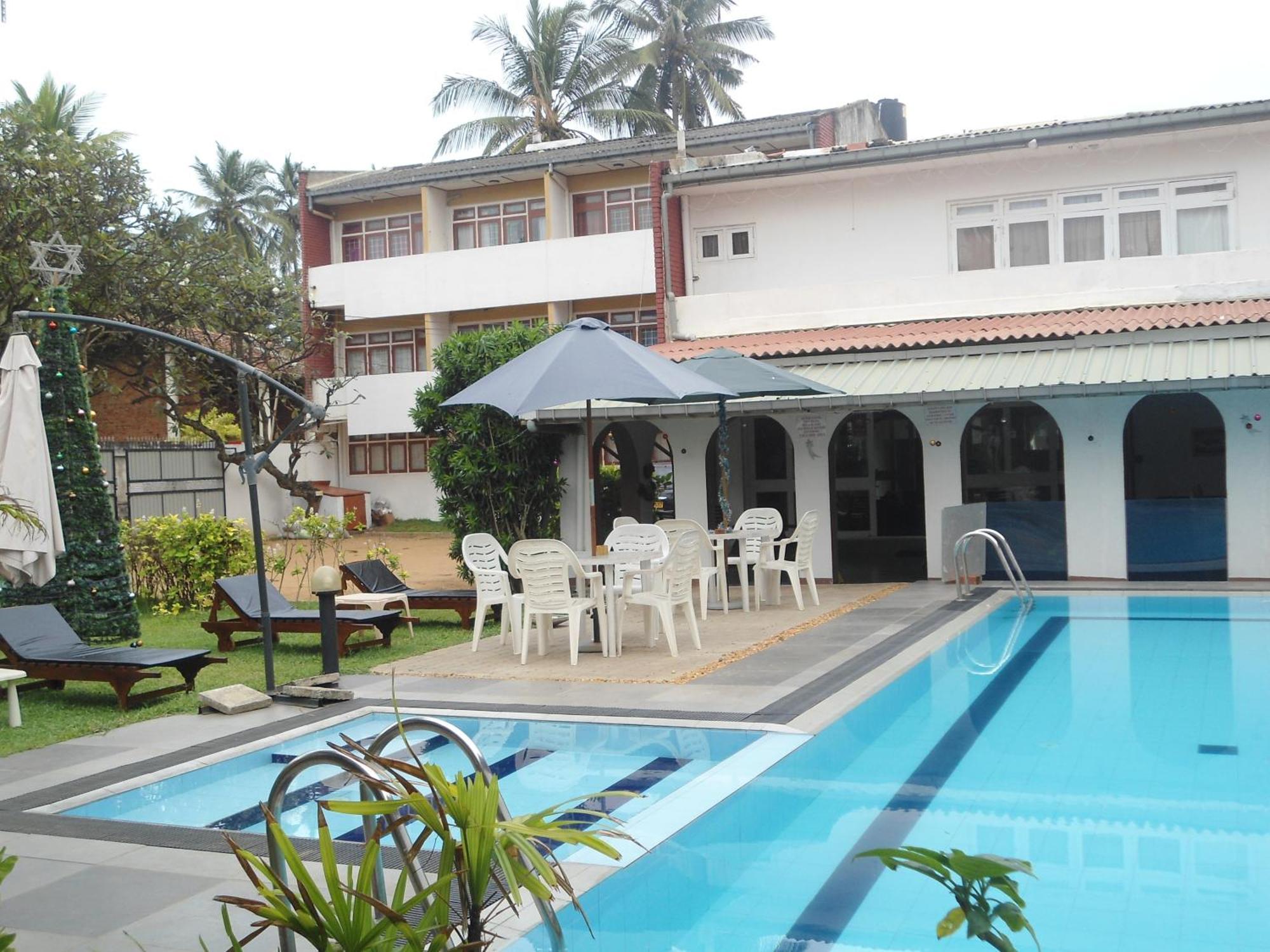 Ranveli Beach Hotel Dehiwala-Mount Lavinia Exterior foto