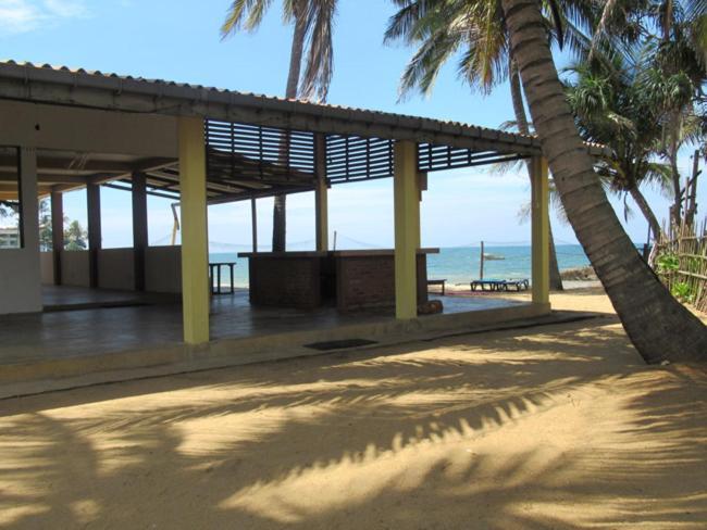 Ranveli Beach Hotel Dehiwala-Mount Lavinia Exterior foto