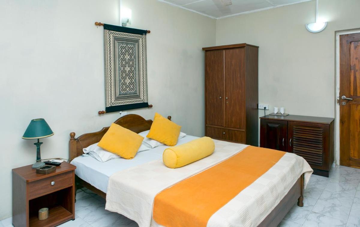 Ranveli Beach Hotel Dehiwala-Mount Lavinia Exterior foto
