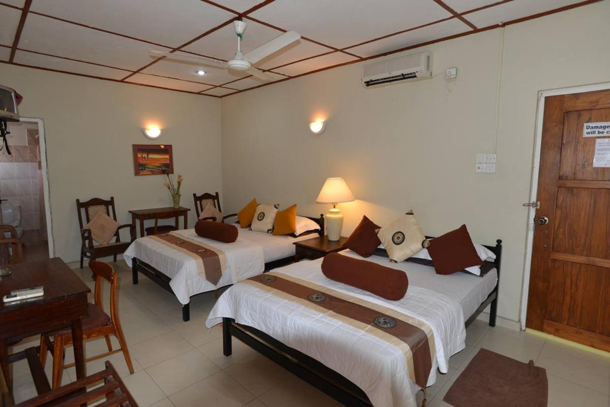 Ranveli Beach Hotel Dehiwala-Mount Lavinia Exterior foto