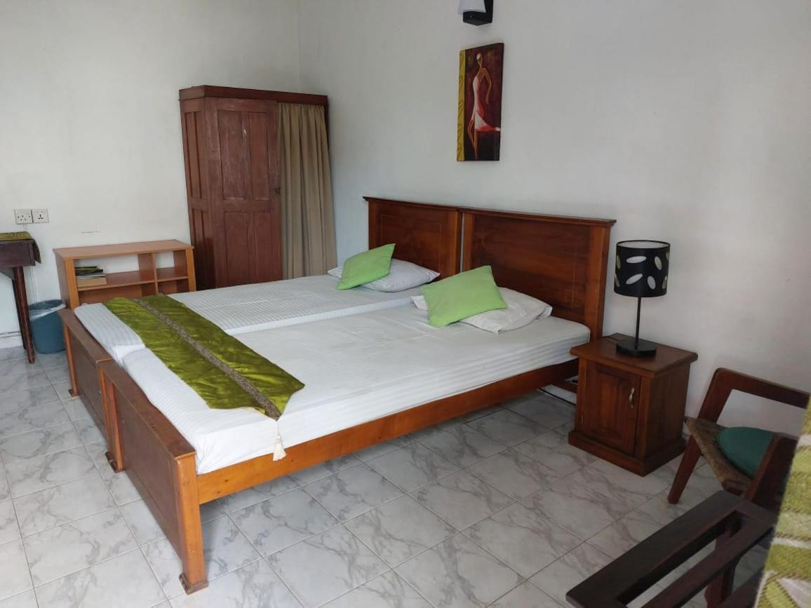 Ranveli Beach Hotel Dehiwala-Mount Lavinia Exterior foto