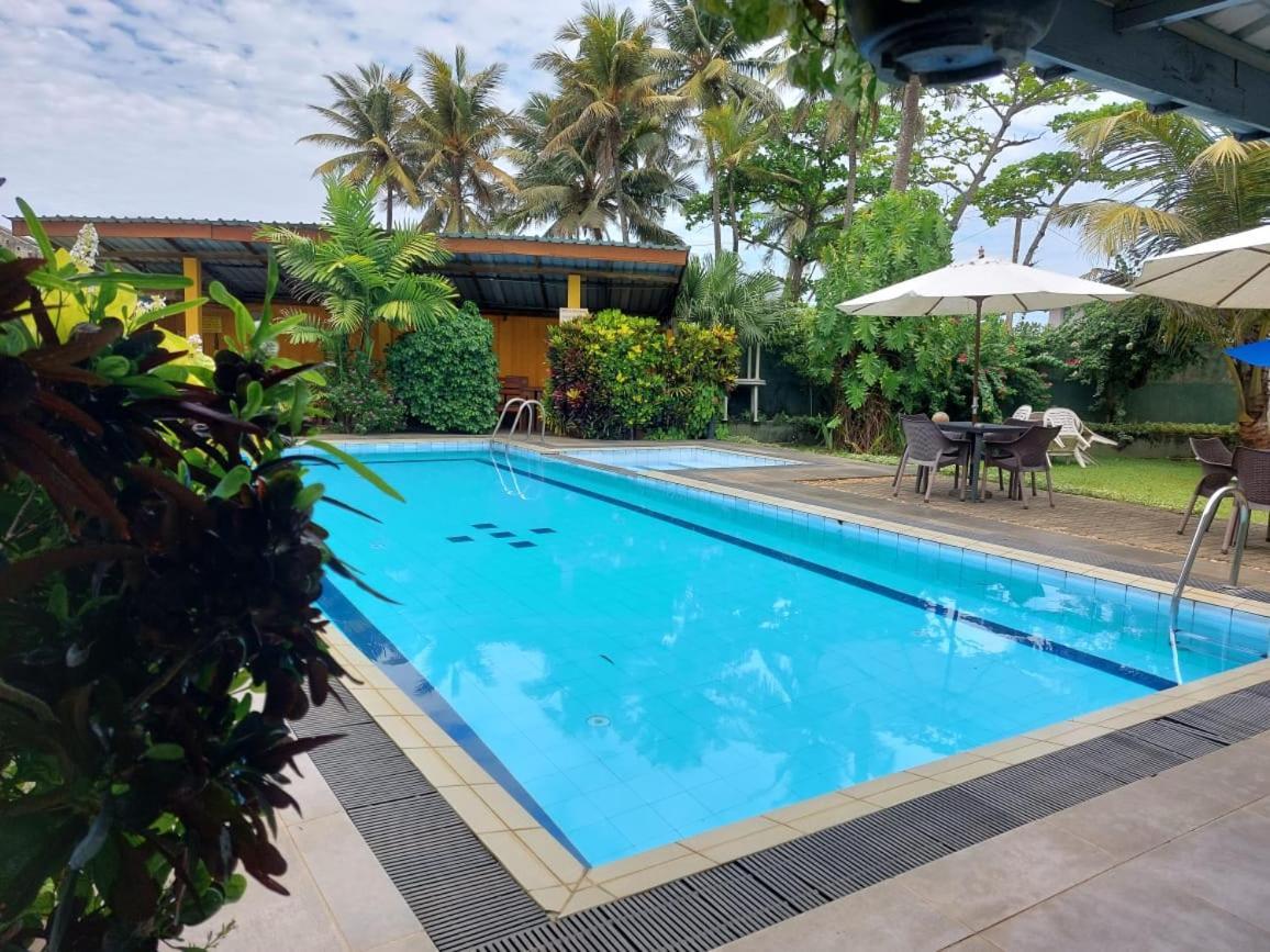 Ranveli Beach Hotel Dehiwala-Mount Lavinia Exterior foto